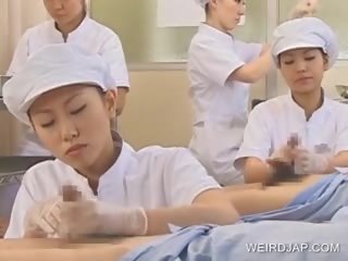 Giapponese infermiera slurping sborra fuori di oversexed manhood