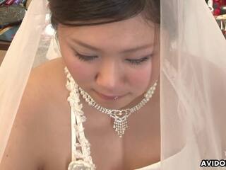 Beguiling nư sinh trong một đám cưới váy