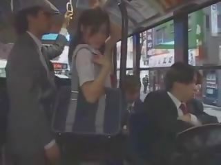 亞洲人 青少年 女朋友 摸索 在 總線 由 組