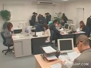 Appealing азиатки офис мед получава полово подразни при работа