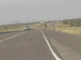 Driving бързо. 150mph, и представяне край тя тяло